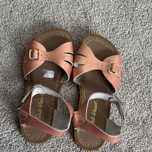 Saltwater sandals rose gold